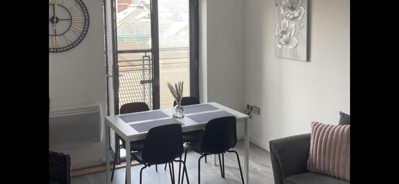 2 Bed Modern Apartment Swansea Exterior foto