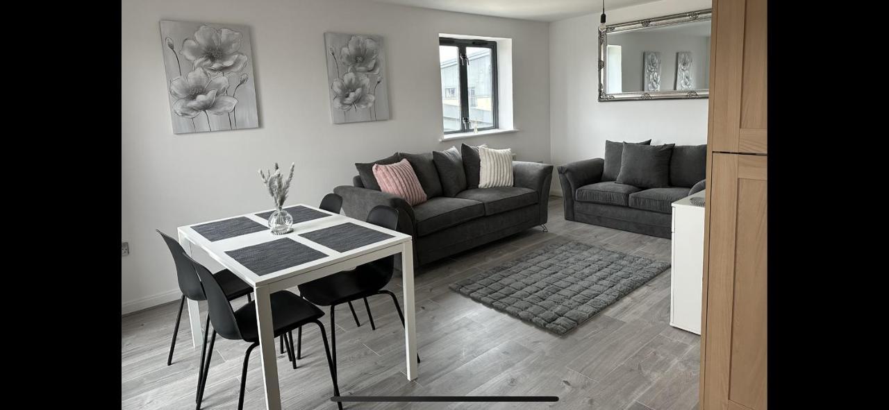 2 Bed Modern Apartment Swansea Exterior foto