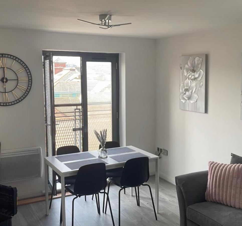 2 Bed Modern Apartment Swansea Exterior foto