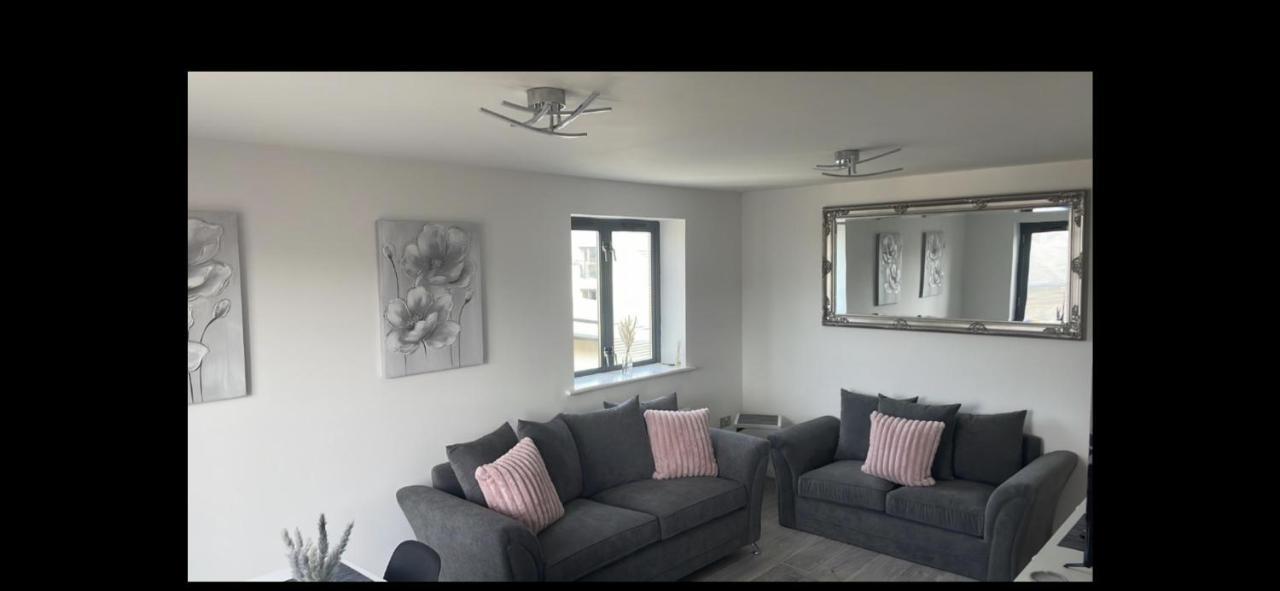 2 Bed Modern Apartment Swansea Exterior foto